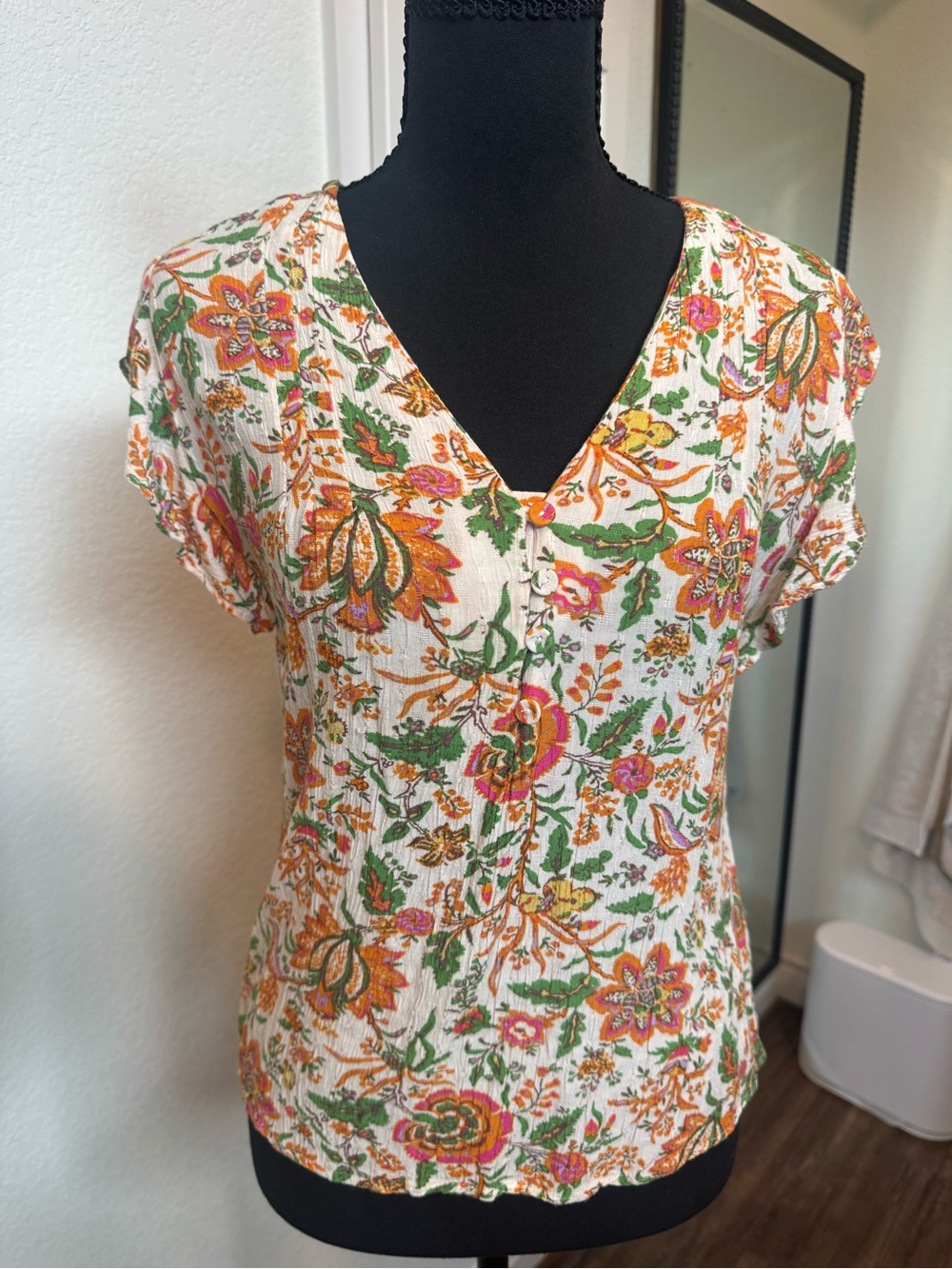 Nicole Miller White Floral V-Neck Button-Front Top in Orange, Green & Pink
